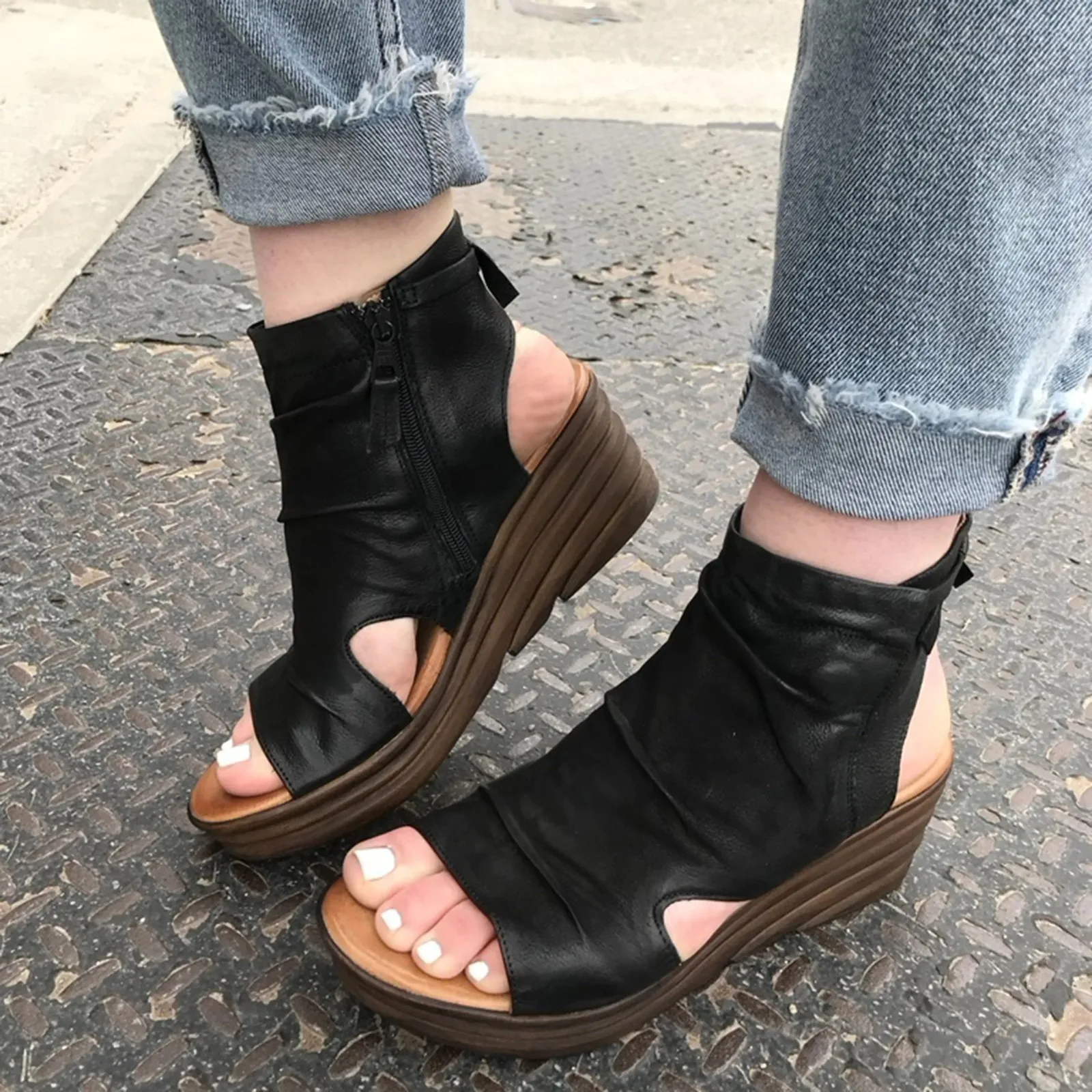 2021 Summer Ladies Sandals Gladiator Slope Heels Ladies Buckle Platform Casual Shoes Ladies Soft Shoes Side Zipper 
2021 Summer Ladies Sandals Gladiator Slope Heels Ladies Buckle Platform Casual Shoes Ladies Soft Shoes Side Zipper