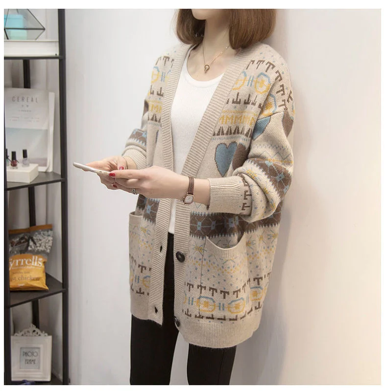 Женский вязаный кардиган с V-образным вырезом, Осень-зима 2021 
Женский вязаный кардиган с V-образным вырезом, Осень-зима 2021