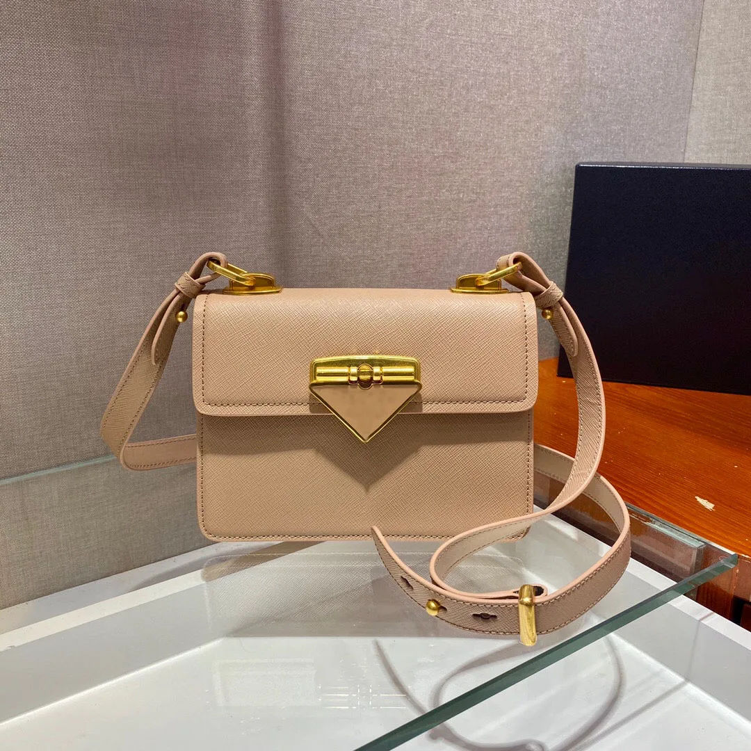 2021 New Pink Girl Lovely Style Leather Women's Hand Messenger Bag, Famous Brand Design, Telescopic Shoulder Strap, Direct Sales
2021 New Pink Girl Lovely Style Leather Women's Hand Messenger Bag, Famous Brand Design, Telescopic Shoulder Strap, Direct Sales