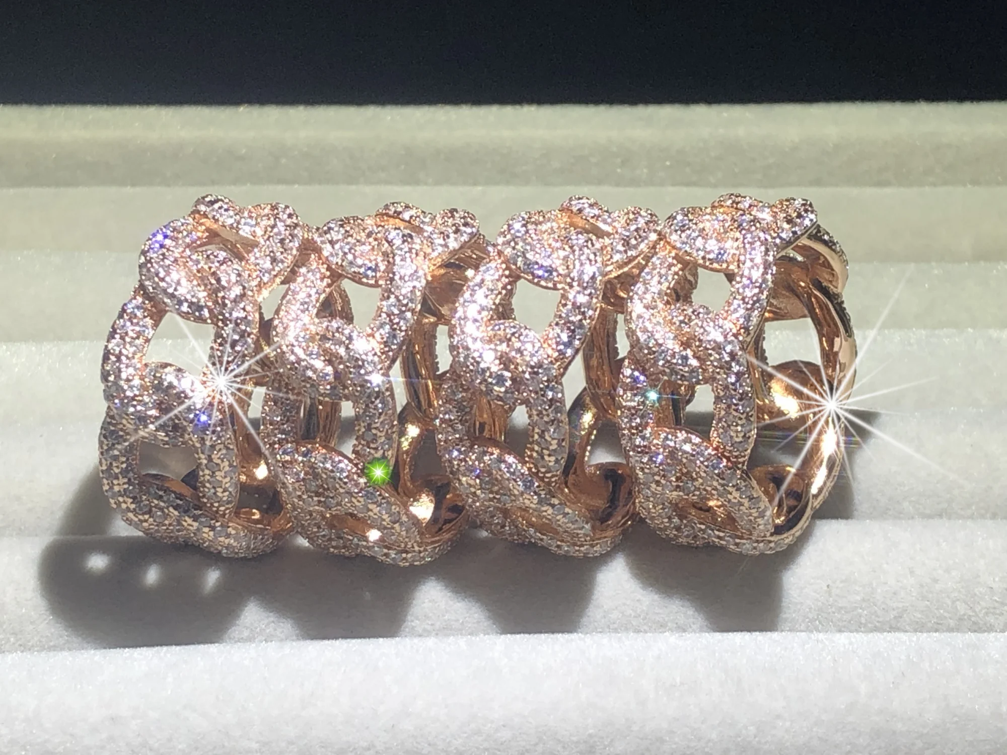 Brand Sparkling 925 Sterling Silver Rings For Women Luxury Hollow out Chain painting full stone Diamond Ring Wedding Jewelry
Brand Sparkling 925 Sterling Silver Rings For Women Luxury Hollow out Chain painting full stone Diamond Ring Wedding Jewelry