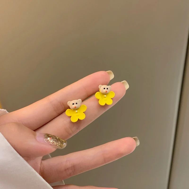Mihan S925 needle Cute Jewelry Yellow Flower Earrings Pretty Design Hot Selling Coating Little Bear Stud Earrings For Girl
Mihan S925 needle Cute Jewelry Yellow Flower Earrings Pretty Design Hot Selling Coating Little Bear Stud Earrings For Girl