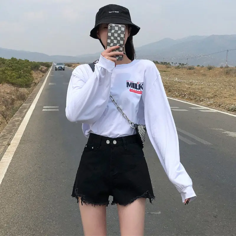 Denim shorts women's spring wear new slim and versatile pants in 2021 summer A-line loose hot pants fashion
Denim shorts women's spring wear new slim and versatile pants in 2021 summer A-line loose hot pants fashion