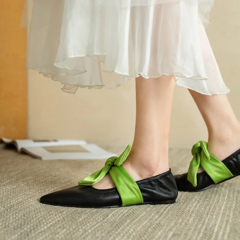 Casual Shoes Woman Pumps New 2021 Brand Genuine Leather Low Heels Pointed Toe Black Shoes Woman Dress Shoes Pumps Big Size 34-43
Casual Shoes Woman Pumps New 2021 Brand Genuine Leather Low Heels Pointed Toe Black Shoes Woman Dress Shoes Pumps Big Size 34-43