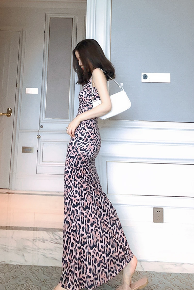 Retro Simple V-neck Long Dress Off-Shoulder Waist Slimming Dress Sexy Fishtail Dress Leopard Print Suspender Dress for Women
Retro Simple V-neck Long Dress Off-Shoulder Waist Slimming Dress Sexy Fishtail Dress Leopard Print Suspender Dress for Women