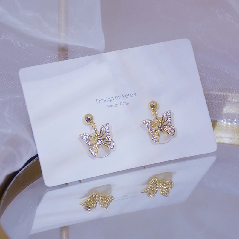 Fashion Butterfly Shell Stud Earrings for Women Top Designer Luxury Jewelry S925 Needle Inlaid AAA Zircon High Quality Wedding
Fashion Butterfly Shell Stud Earrings for Women Top Designer Luxury Jewelry S925 Needle Inlaid AAA Zircon High Quality Wedding