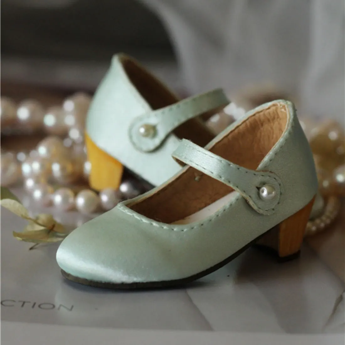 MODIKERBJD Wooden Sole Mary Jane Shoes for 1/4 BJD Dolls - Tender Green (No Doll)
MODIKERBJD Wooden Sole Mary Jane Shoes for 1/4 BJD Dolls - Tender Green (No Doll)