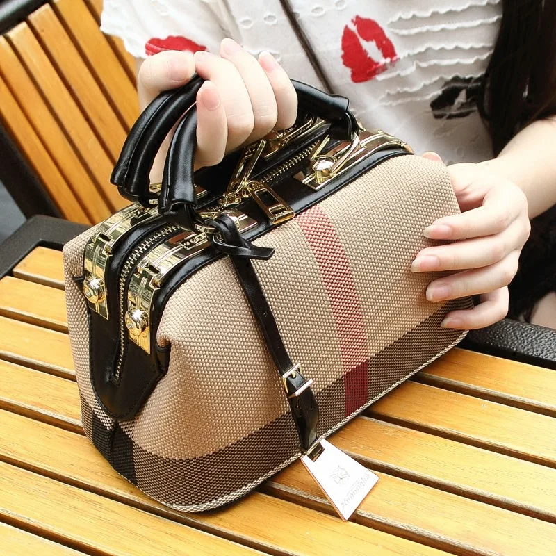 Canvas Bag 2020 New Fashionable One-shoulder Sloping Women's Bag Handbag European And American Lady's Plaid Striped Doctor's Bag
Canvas Bag 2020 New Fashionable One-shoulder Sloping Women's Bag Handbag European And American Lady's Plaid Striped Doctor's Bag