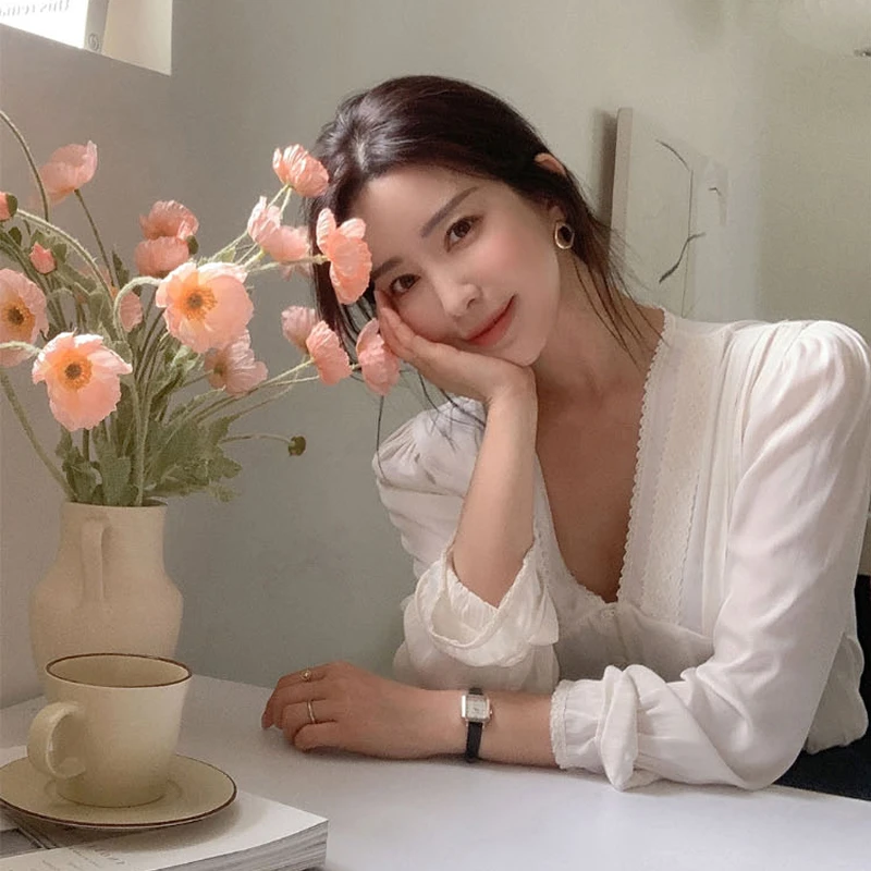 2021 Spring Elegant Lace Patchwork Women Shirt Vintage Long Sleeve Chiffon Blouse Ladies White Sexy Tops Female
2021 Spring Elegant Lace Patchwork Women Shirt Vintage Long Sleeve Chiffon Blouse Ladies White Sexy Tops Female