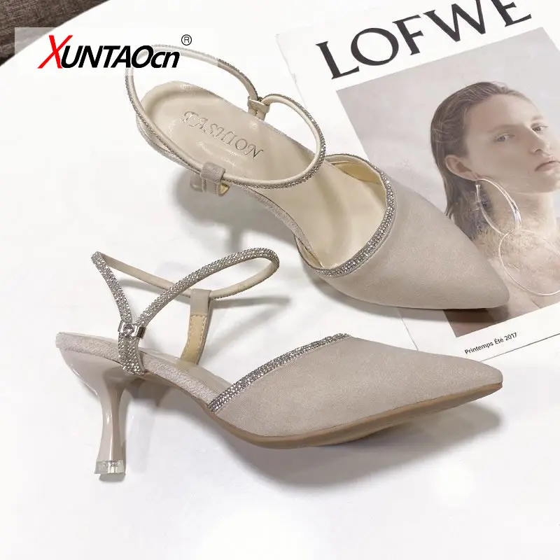 Блестящие кожаные женские сандалии с ремешком на пятке и острым носком
Блестящие кожаные женские сандалии с ремешком на пятке и острым носком