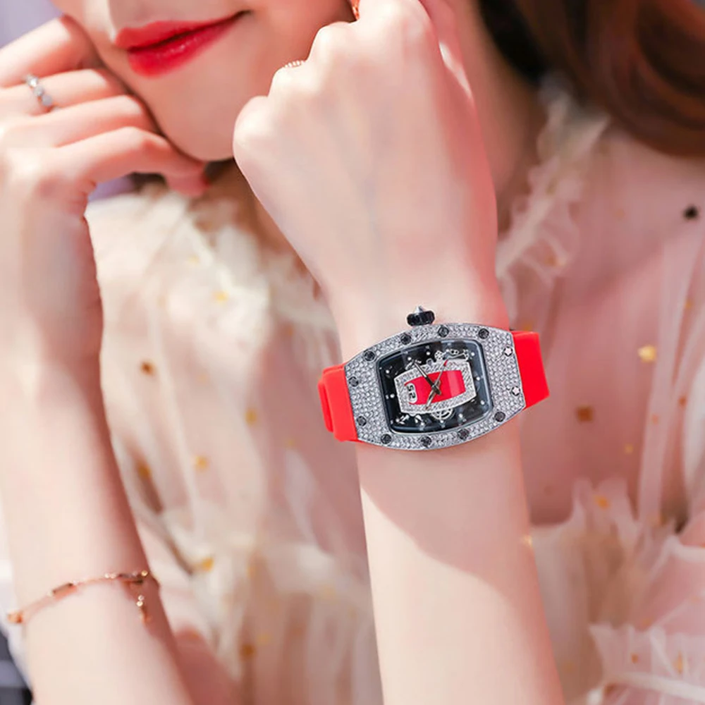 2020 new famous brand women's diamond luxury wine barrel watch silicone ghost skull watch skull sports quartz hollow watch
2020 new famous brand women's diamond luxury wine barrel watch silicone ghost skull watch skull sports quartz hollow watch