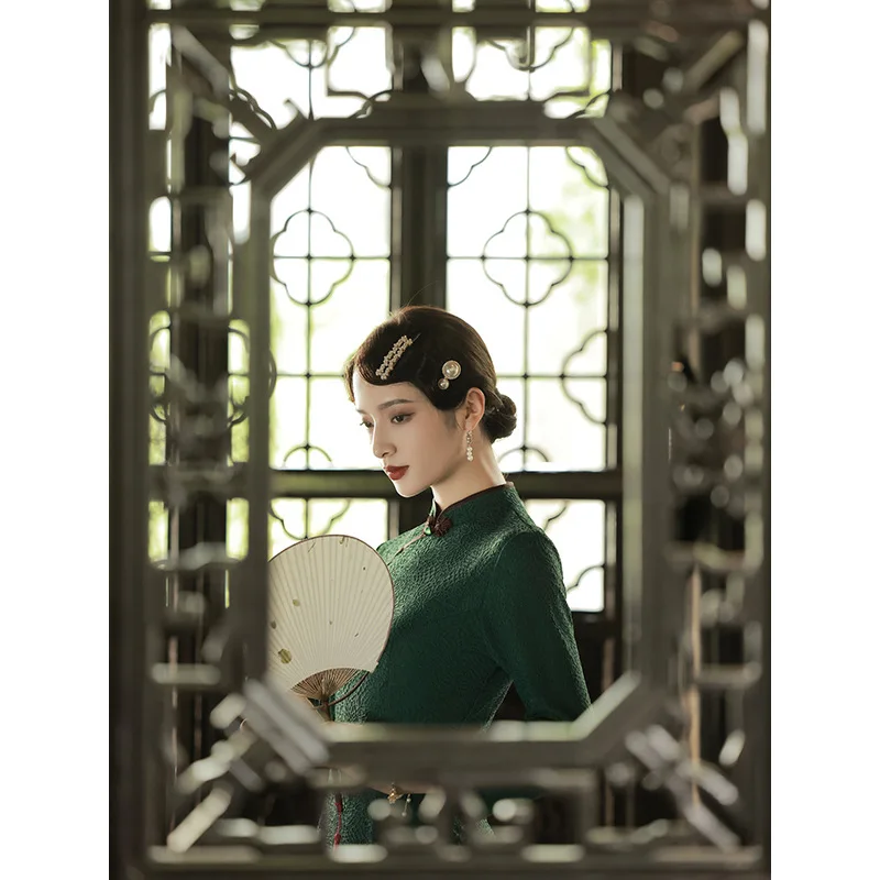 H.RONG.X 2021AW Retro Chinese Cheongsam Dress Traditional Orient Green Women Chipao Elegant Old Shanghai Bodycon LongGown Qipao
H.RONG.X 2021AW Retro Chinese Cheongsam Dress Traditional Orient Green Women Chipao Elegant Old Shanghai Bodycon LongGown Qipao