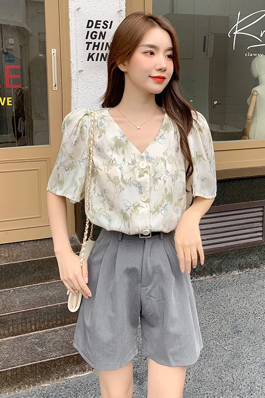 Chiffon Loose Women's Blouses Printing Buttons V-neck Shirt Summer New Casual Blouse Fashion Short Sleeve Top Houthion
Chiffon Loose Women's Blouses Printing Buttons V-neck Shirt Summer New Casual Blouse Fashion Short Sleeve Top Houthion