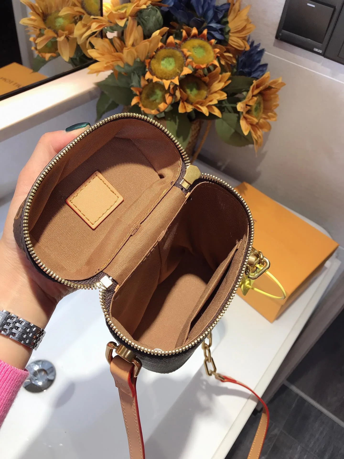 Monogram Brand Designer Handbags Fashion Womens Bags Phone Box Crossbody Chain Shoulder Bag Messenger Bag Clutch Luxury Purses
Monogram Brand Designer Handbags Fashion Womens Bags Phone Box Crossbody Chain Shoulder Bag Messenger Bag Clutch Luxury Purses
