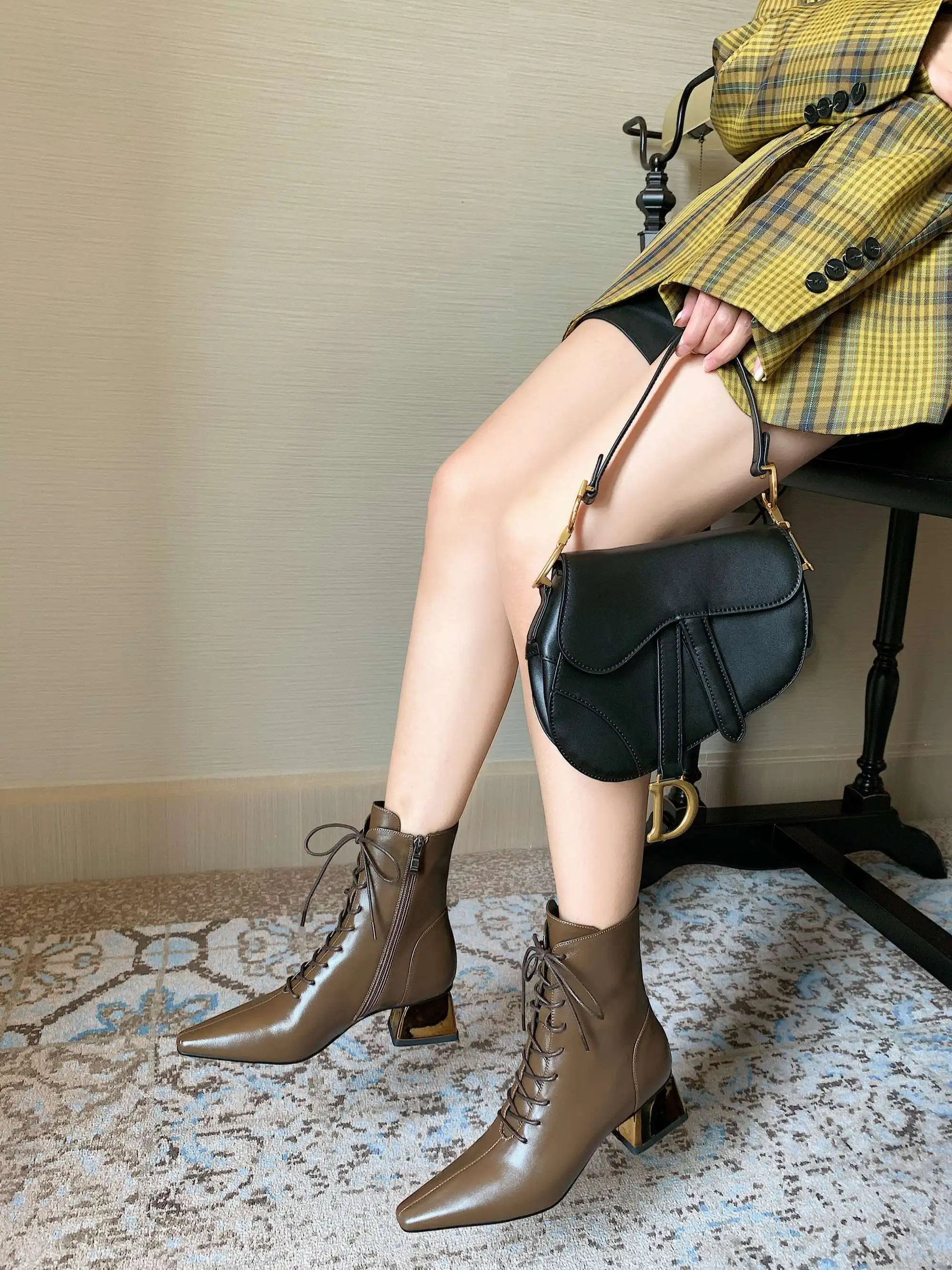 Lanxuryee vintage work boots genuine leather cross-tied streetwear small square toe thick med heel zipper mature ankle boots L35
Lanxuryee vintage work boots genuine leather cross-tied streetwear small square toe thick med heel zipper mature ankle boots L35