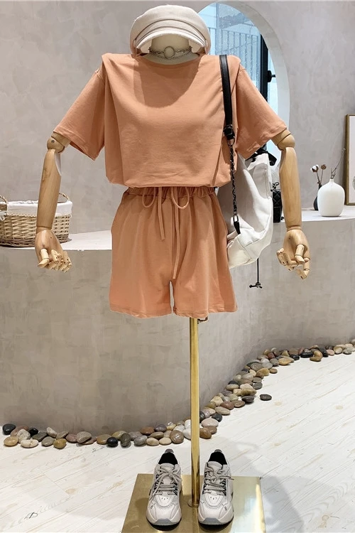 Sports and leisure suit female summer 2021 new Korean round neck short sleeve T-shirt + high waist wide leg shorts two-piece
Sports and leisure suit female summer 2021 new Korean round neck short sleeve T-shirt + high waist wide leg shorts two-piece