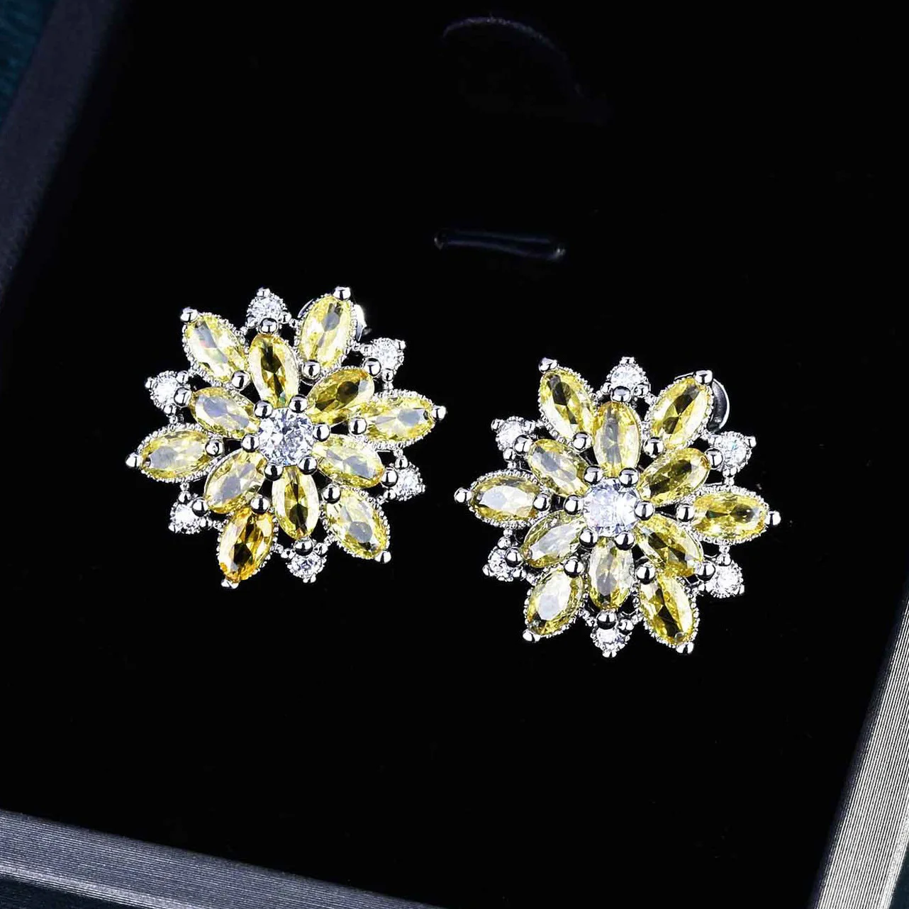 DIWENFU Genuine 925 Sterling Silver Snowflake Stud Earring for Women Aros Mujer Oreja Orecchini Topaz Party Wedding Earring Girl
DIWENFU Genuine 925 Sterling Silver Snowflake Stud Earring for Women Aros Mujer Oreja Orecchini Topaz Party Wedding Earring Girl