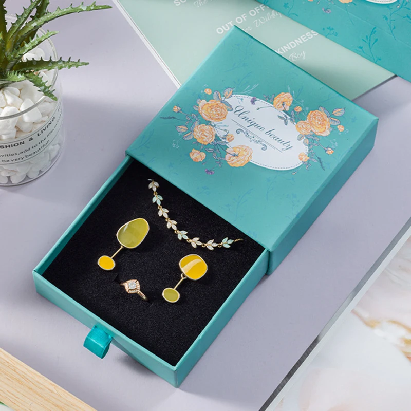 Wholesale 500pcs Cute Luxury Gift Boxes Personalized Drawer Boxes Jewelry Packaging With Custom Logo Packing Ring Watches
Wholesale 500pcs Cute Luxury Gift Boxes Personalized Drawer Boxes Jewelry Packaging With Custom Logo Packing Ring Watches