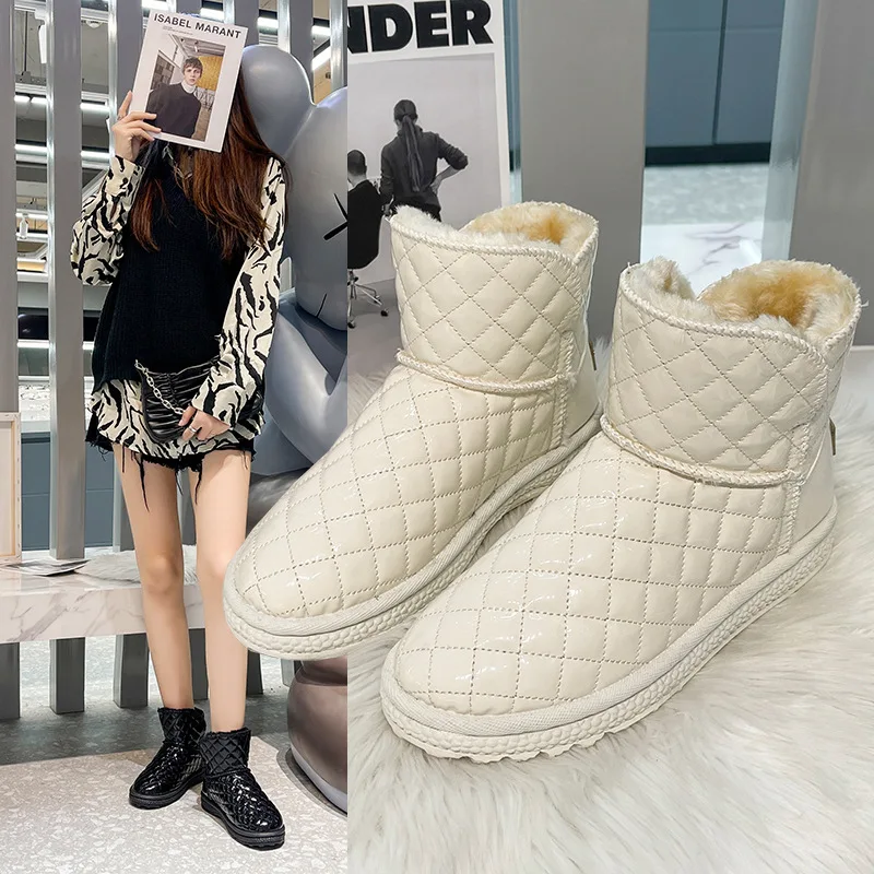 Fashion snow boots 2022 winter new women's shoes short tube fashion wild plus velvet warm cotton shoes women's boots
Fashion snow boots 2022 winter new women's shoes short tube fashion wild plus velvet warm cotton shoes women's boots