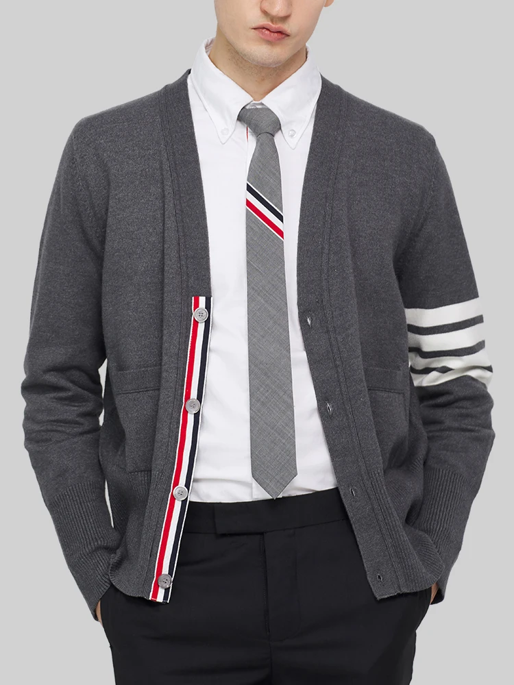 TB THOM 2021 Fashion Brand Sweaters Men Slim Fit V-Neck Cardigans Clothing Striped Wool Cotton Spring and Autumn Casual Coat
TB THOM 2021 Fashion Brand Sweaters Men Slim Fit V-Neck Cardigans Clothing Striped Wool Cotton Spring and Autumn Casual Coat