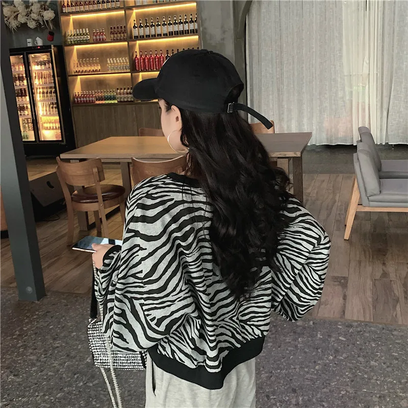 Loose Sweatshirt Women Spring Autumn Fashion Brand Loose Zebra Pattern Pullovers Long Sleeve Crop Top Hipster Streetwear New
Loose Sweatshirt Women Spring Autumn Fashion Brand Loose Zebra Pattern Pullovers Long Sleeve Crop Top Hipster Streetwear New