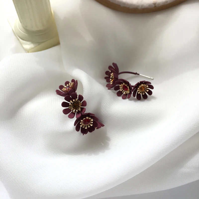 Fashion Simple Geometric Flowers Stud Earrings For Woman Accessories Vintage Metal C Shape Crystal Petals Purple Trendy Earrings
Fashion Simple Geometric Flowers Stud Earrings For Woman Accessories Vintage Metal C Shape Crystal Petals Purple Trendy Earrings
