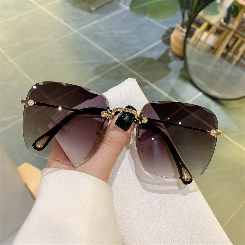 Square Frameless Fashion Sunglasses Women Luxury Retro Vintage Clip Designer Wholesale Bulk Shades Sun Glasses For Women UV
Square Frameless Fashion Sunglasses Women Luxury Retro Vintage Clip Designer Wholesale Bulk Shades Sun Glasses For Women UV