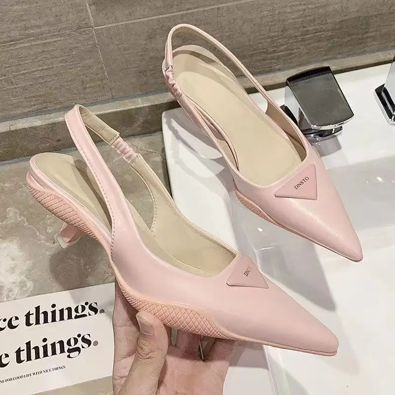 2020 novos sapatos de casamento de cristal de boca rasa salto fino salto alto fivela quadrada sapatos únicos da moda drop
2020 novos sapatos de casamento de cristal de boca rasa salto fino salto alto fivela quadrada sapatos únicos da moda drop