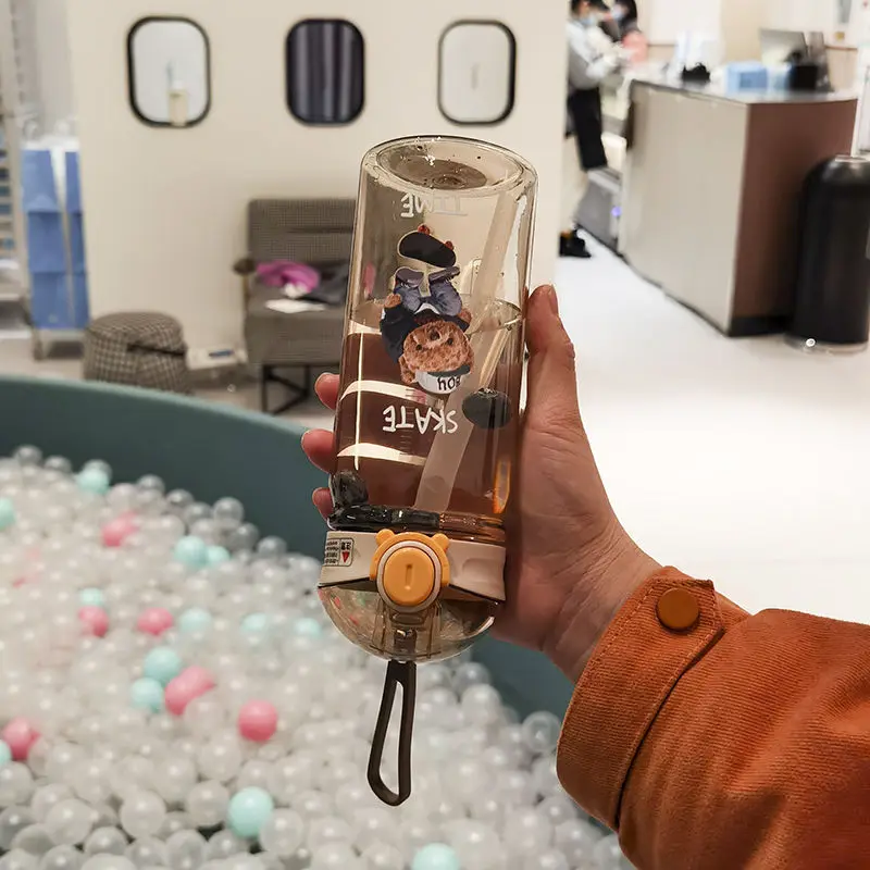 Large capacity plastic cup with scale, male and female lovers, student anti falling cup, small fresh portable cup with straw
Large capacity plastic cup with scale, male and female lovers, student anti falling cup, small fresh portable cup with straw