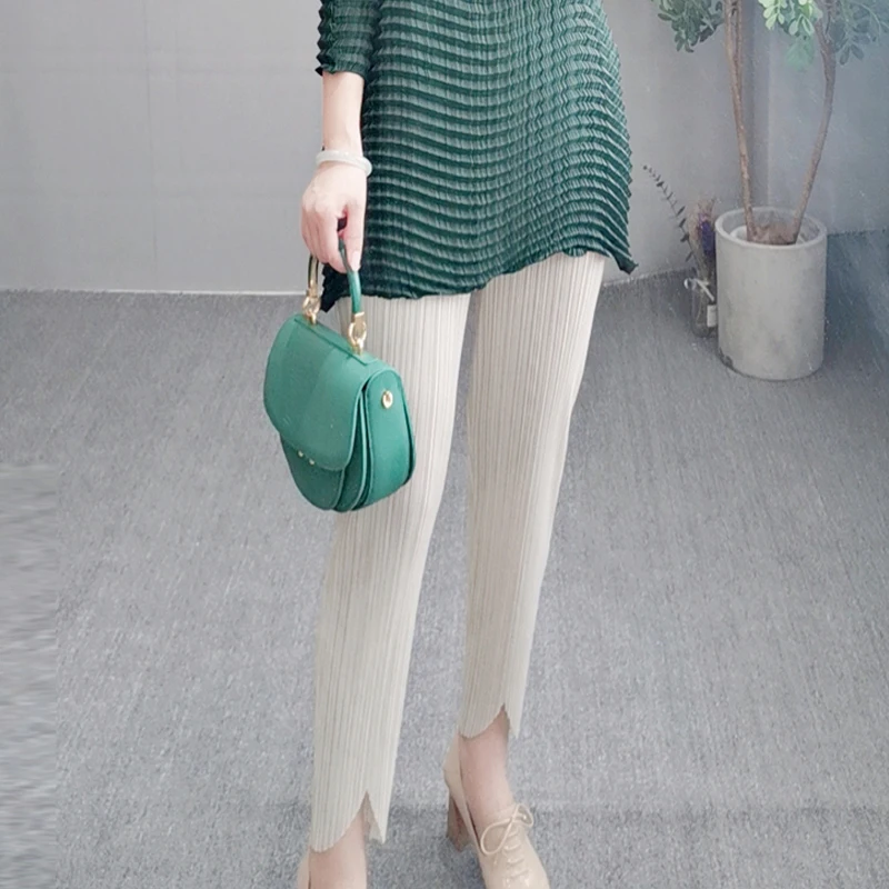 2020 summer thin solid color women's leggings Miyak fold Fashion Casual Wild Lead Slim Pen Pants High elasticity Nine Pants Tied
2020 summer thin solid color women's leggings Miyak fold Fashion Casual Wild Lead Slim Pen Pants High elasticity Nine Pants Tied