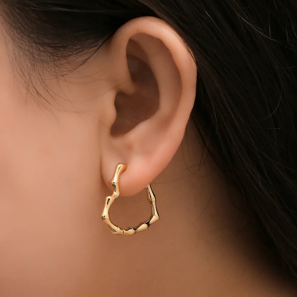 New Fashion Geometric Bamboo Hoop Earrings for Women Fashion Gold Love Heart Small Earrings Statement Party Jewelry Gifts
New Fashion Geometric Bamboo Hoop Earrings for Women Fashion Gold Love Heart Small Earrings Statement Party Jewelry Gifts
