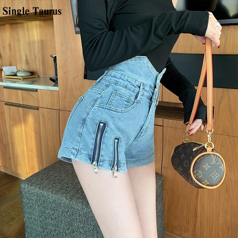2021 Ins Fashion Female Summer Jeans Shorts Korean Casual Zipper Slit Decoration High Waist Slim Denim Blue Hot Pants for Women
2021 Ins Fashion Female Summer Jeans Shorts Korean Casual Zipper Slit Decoration High Waist Slim Denim Blue Hot Pants for Women