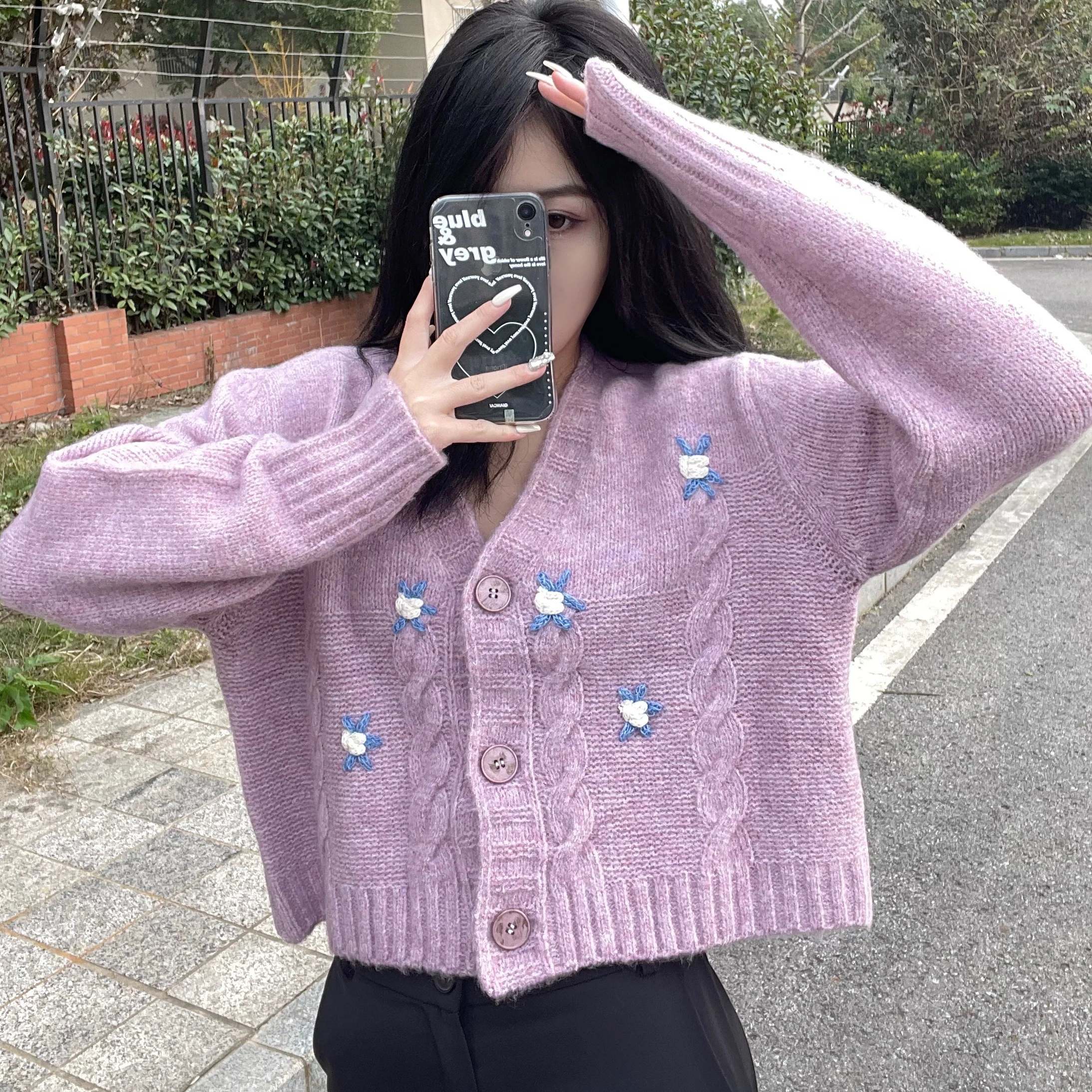 JUNWU Spring Autumn Women Violet Light Brown V-Neck Single-Breasted Flower Embroidery Long-Sleeved Loose Sweater Cardigan Jacket
JUNWU Spring Autumn Women Violet Light Brown V-Neck Single-Breasted Flower Embroidery Long-Sleeved Loose Sweater Cardigan Jacket