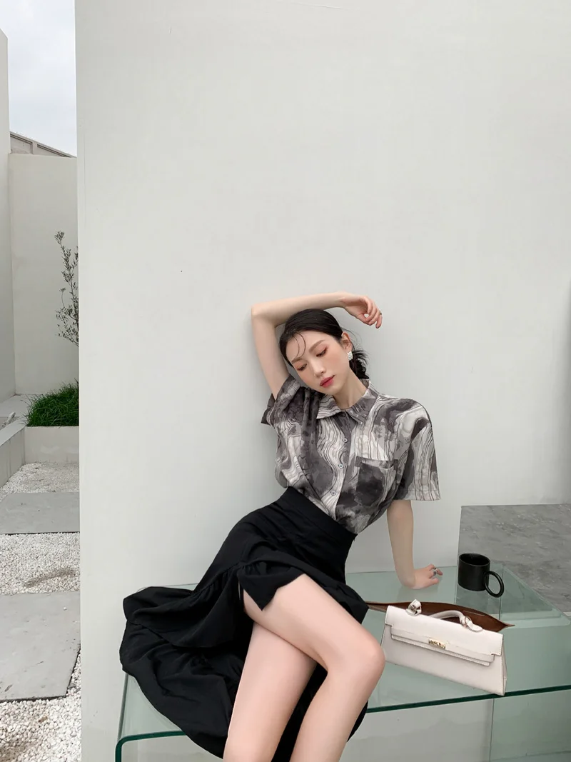 Shirt for Women Summer 2021 Vintage Ink Painting Loose Casual Short Sleeve Elegant Tops Female Streetwear Harajuku Blouse Shirts
Shirt for Women Summer 2021 Vintage Ink Painting Loose Casual Short Sleeve Elegant Tops Female Streetwear Harajuku Blouse Shirts