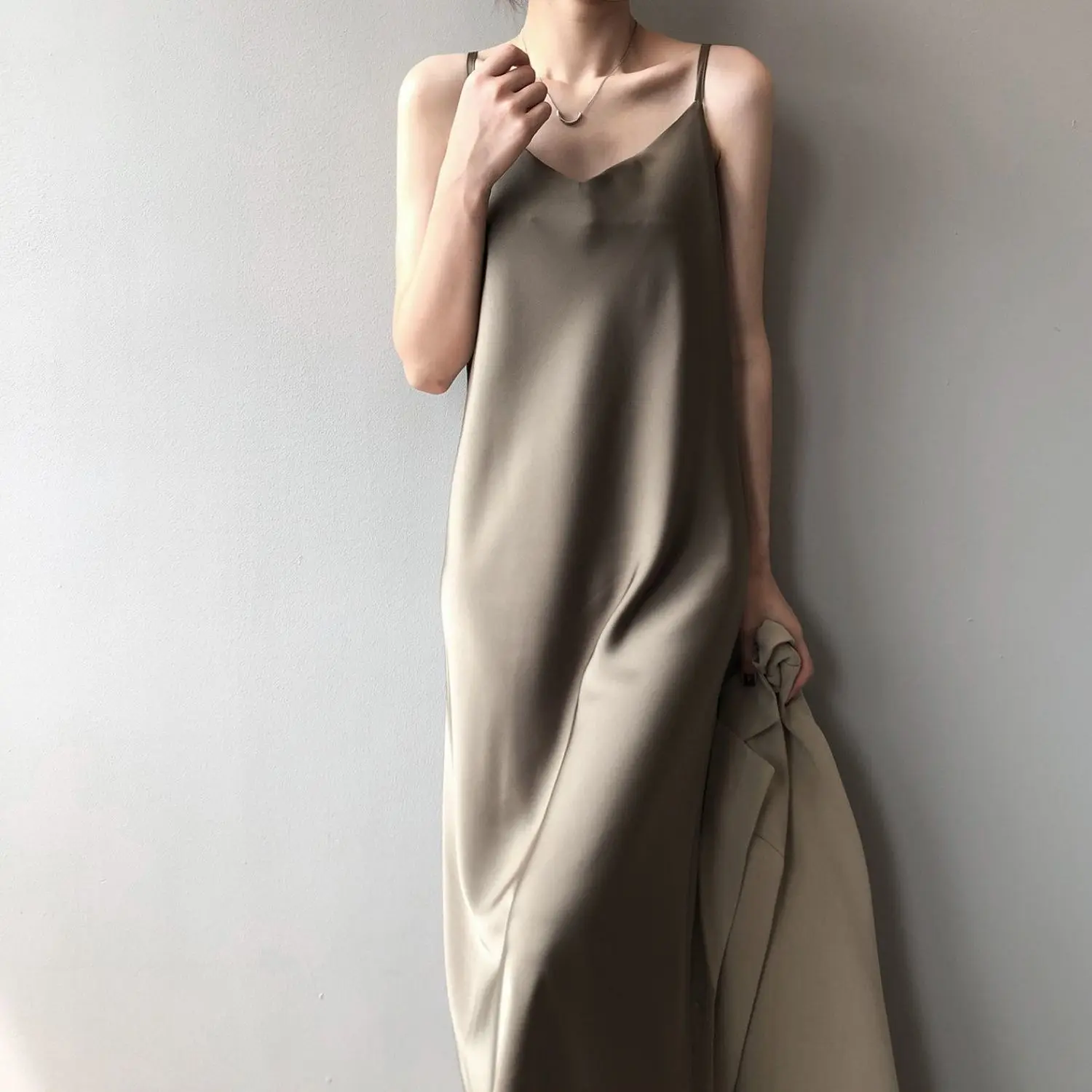Sling Dress Female Spring And Autumn Outer Wear Temperament All-Match New Base Long Skirt Chiffon Female Summer
Sling Dress Female Spring And Autumn Outer Wear Temperament All-Match New Base Long Skirt Chiffon Female Summer
