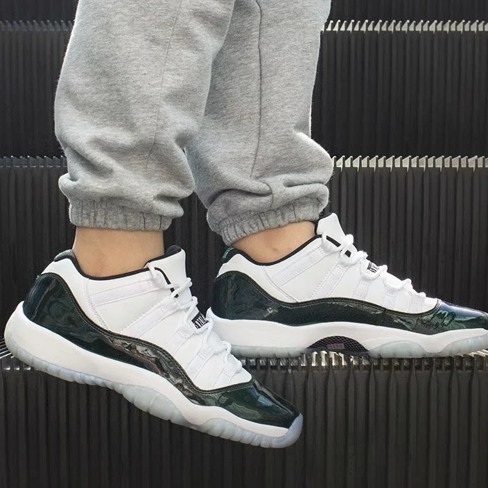 2021 Classic Hot Sell KANYE Celebrity High Quality Blue sneakers leather comfort tenis masculino zapatillas de hombres de marca
2021 Classic Hot Sell KANYE Celebrity High Quality Blue sneakers leather comfort tenis masculino zapatillas de hombres de marca