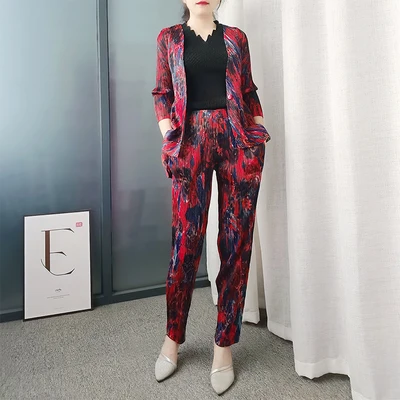 HOT SELLING Miyake fold the clothes suit fold v-neck single button coat + Bloom pants print suit IN STOCK
HOT SELLING Miyake fold the clothes suit fold v-neck single button coat + Bloom pants print suit IN STOCK