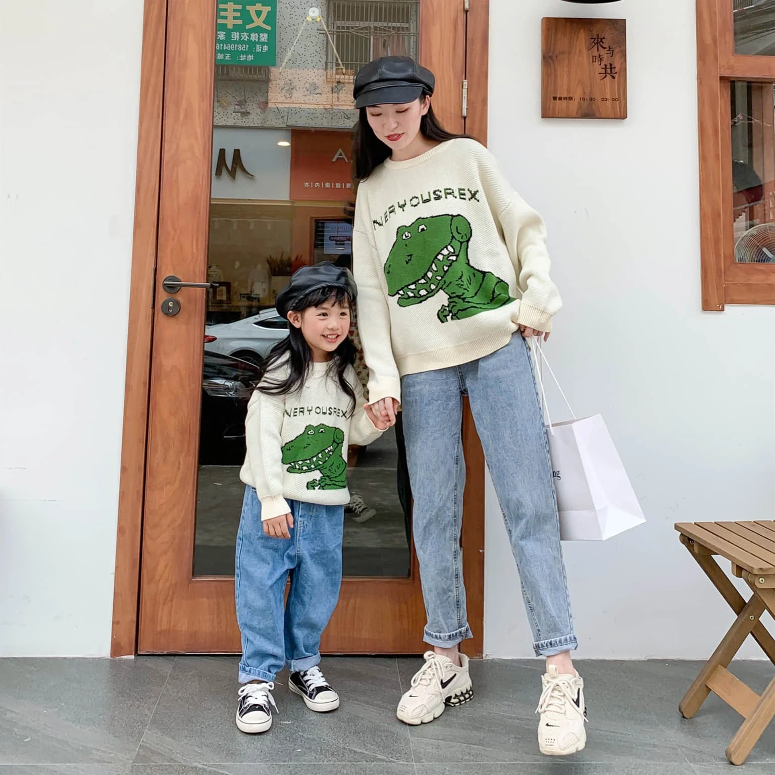 2021 spring new lovely dinosaur family three parent child sweater Japanese and Korean children's round neck cotton knitted pullo
2021 spring new lovely dinosaur family three parent child sweater Japanese and Korean children's round neck cotton knitted pullo