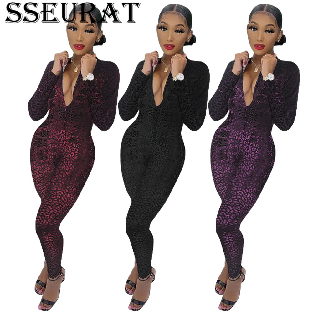 Женский бархатный комбинезон на молнии с длинным рукавом
Женский бархатный комбинезон на молнии с длинным рукавом