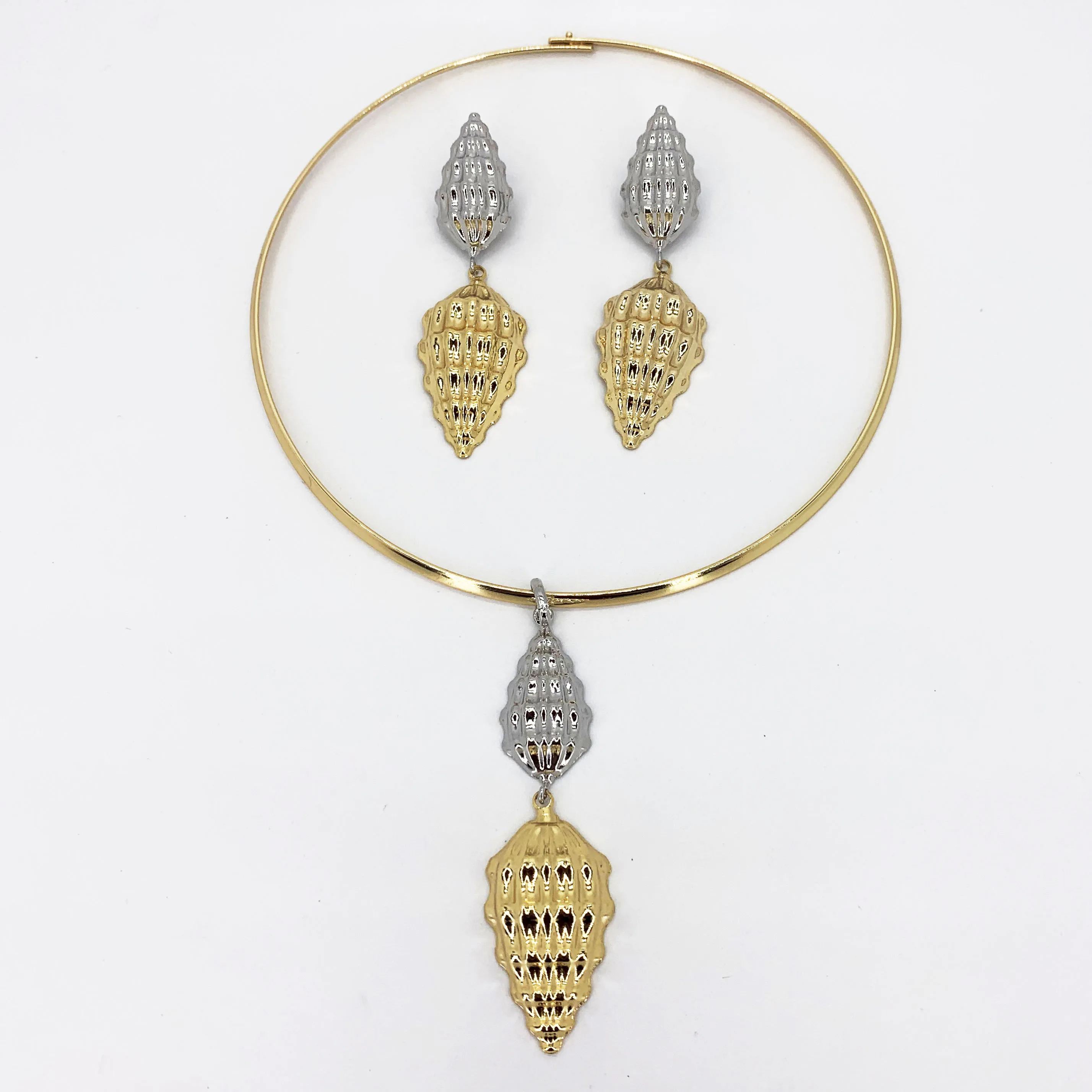 The new wholesale fashion jewellery set is brighter dubai gold jewellery for women's anniversary parties and birthday trips
The new wholesale fashion jewellery set is brighter dubai gold jewellery for women's anniversary parties and birthday trips