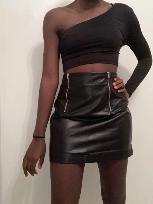 European And American Style Classic Black Sexy Faux Leather Skirt Double Zipper A-line Skirt 2020 Fashion Casual Women Clothing
European And American Style Classic Black Sexy Faux Leather Skirt Double Zipper A-line Skirt 2020 Fashion Casual Women Clothing