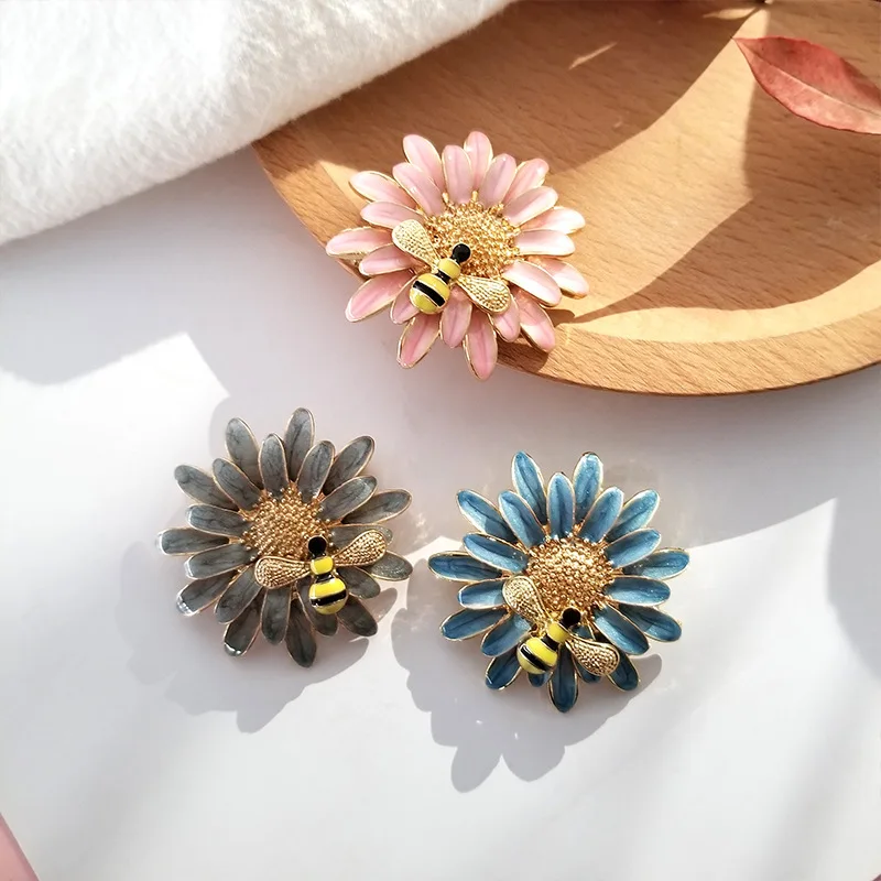 Beautiful Brooch Vintage Cartoon Daisy Lapel Pins For Backpacks Cute Acrylic Badges Jewelry Gifts Shirt Hat Accessories
Beautiful Brooch Vintage Cartoon Daisy Lapel Pins For Backpacks Cute Acrylic Badges Jewelry Gifts Shirt Hat Accessories