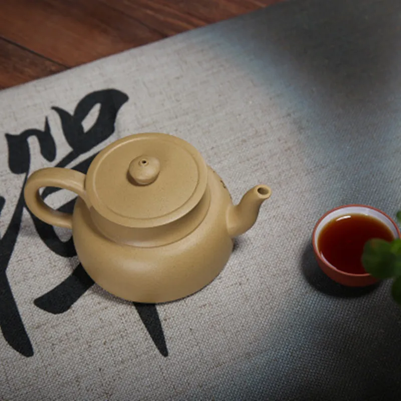 2020 China Teapots Ceramic Teapot Chinese Yixing Zisha Clay Gongfu Tea Set Infuser 250ml New Arrived High Quality With Gift Box
2020 China Teapots Ceramic Teapot Chinese Yixing Zisha Clay Gongfu Tea Set Infuser 250ml New Arrived High Quality With Gift Box