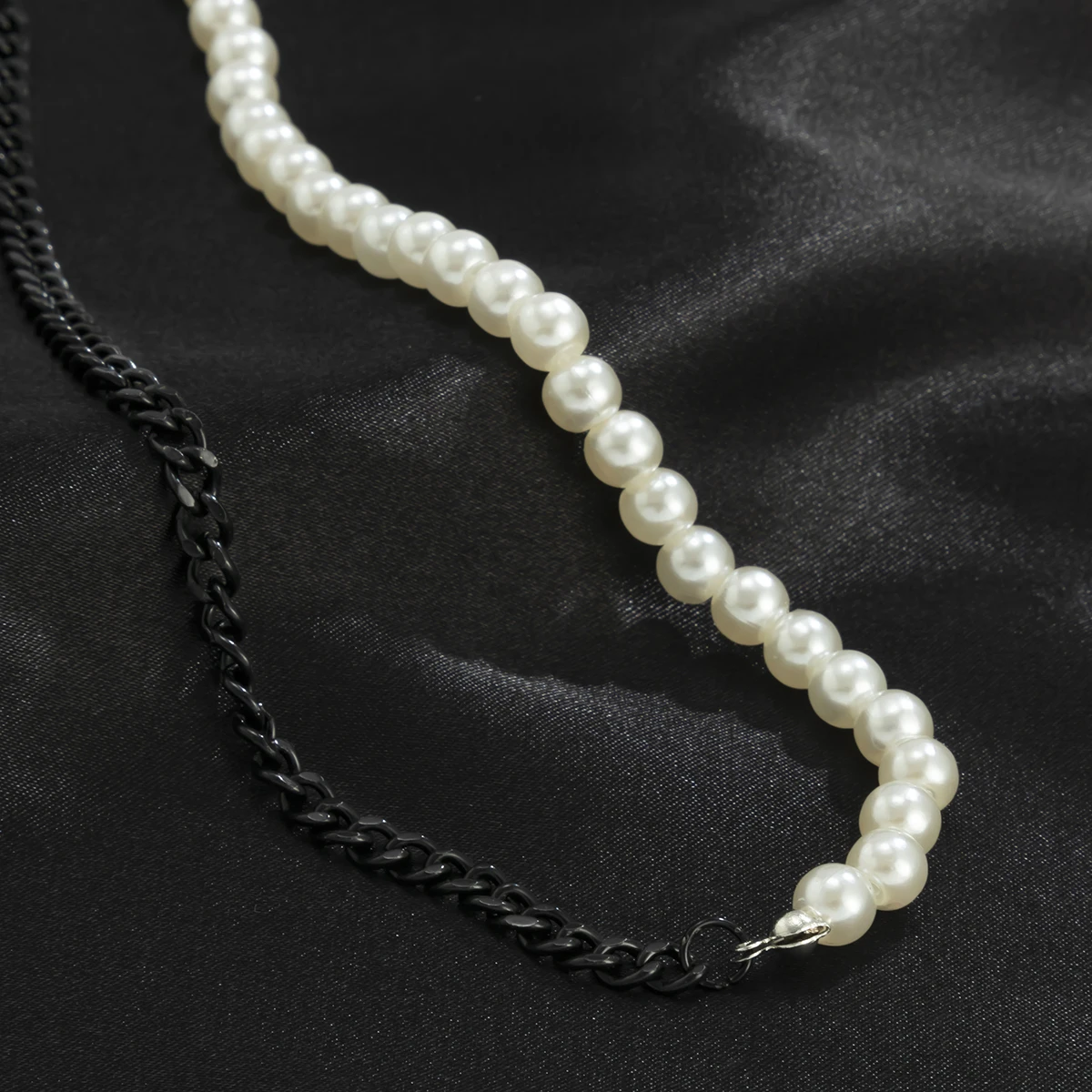 KunJoe 2021 New Trend Pearl Chain Choker Necklace for Men Women Black Link Chain With Pearl Clavicle Chain Collare Jewelry Neck
KunJoe 2021 New Trend Pearl Chain Choker Necklace for Men Women Black Link Chain With Pearl Clavicle Chain Collare Jewelry Neck
