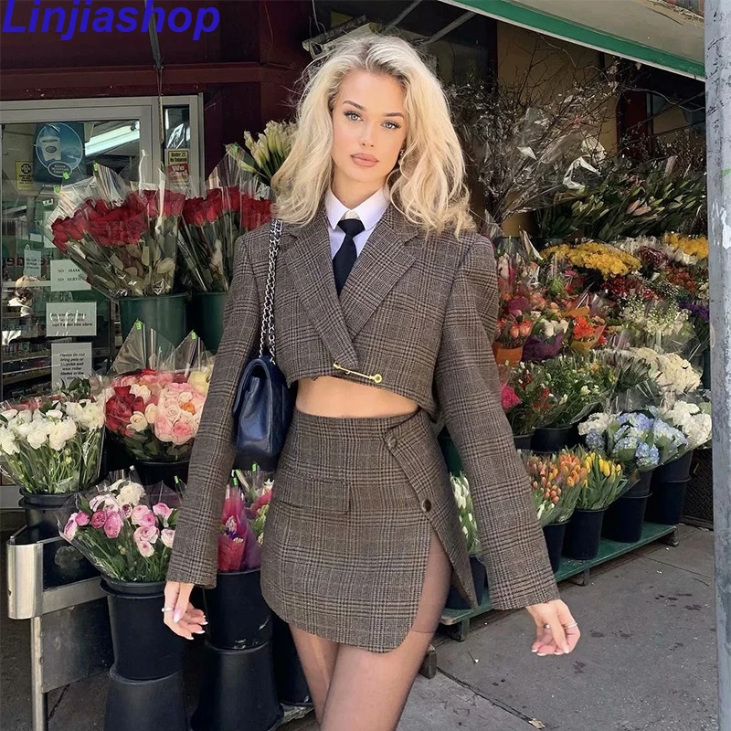Женский винтажный клетчатый короткий Блейзер с пряжкой, укороченная Асимметричная мини-юбка с перекрестным разрезом, костюмы из 2 предмето...
Женский винтажный клетчатый короткий Блейзер с пряжкой, укороченная Асимметричная мини-юбка с перекрестным разрезом, костюмы из 2 предмето...