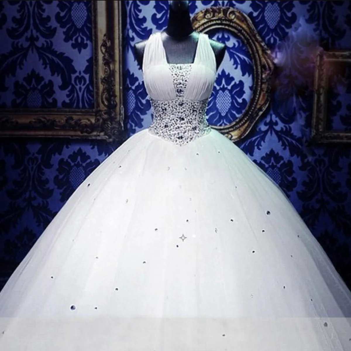 2021 Gorgeous Crystals Luxury Wedding Dresses Ball Gown Sleeveless Lace Up Back Wedding Gowns robe de mariee New Backless
2021 Gorgeous Crystals Luxury Wedding Dresses Ball Gown Sleeveless Lace Up Back Wedding Gowns robe de mariee New Backless