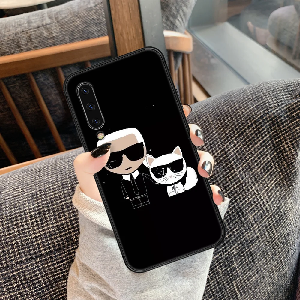 Famous Designer karls Phone Case Cover For Samsung Galaxy A10 A11 A20 E A21 A30 A40 A50 A51 A70 A71 A81 S black Shell Luxury
Famous Designer karls Phone Case Cover For Samsung Galaxy A10 A11 A20 E A21 A30 A40 A50 A51 A70 A71 A81 S black Shell Luxury