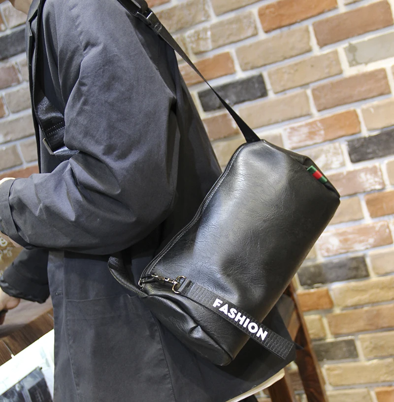 New 2021 Men's Small Shoulder Bag Cylinder Messenger Bag Trendy Fashion Shoulder Bag Street Student Small Backpack
New 2021 Men's Small Shoulder Bag Cylinder Messenger Bag Trendy Fashion Shoulder Bag Street Student Small Backpack
