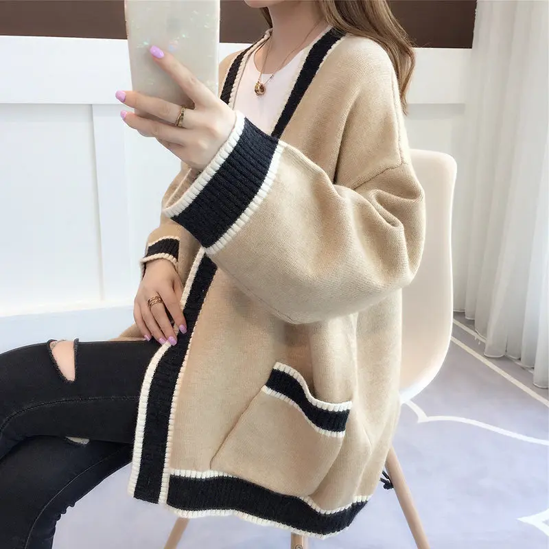 Women's Cardigan Knitted Korean Fashion Stripe Wool Sweater for Women Winter Long Sleeve V-neck Casual Knitwear Coats Female
Women's Cardigan Knitted Korean Fashion Stripe Wool Sweater for Women Winter Long Sleeve V-neck Casual Knitwear Coats Female