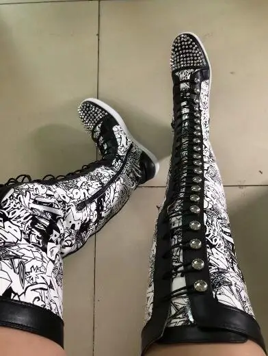 Женские сапоги на шнуровке Dipsloot, черные повседневные Сапоги выше колена с шипами, заклепками и круглым носком, обувь на плоской подошве
Женские сапоги на шнуровке Dipsloot, черные повседневные Сапоги выше колена с шипами, заклепками и круглым носком, обувь на плоской подошве