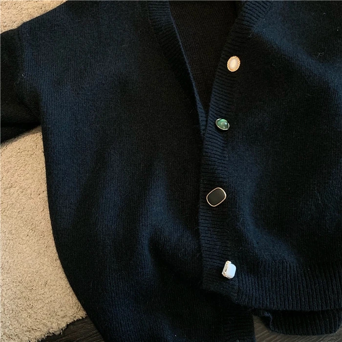 2020 new red autumn winter coat women's wool sweater black lazy bottomed loose top
2020 new red autumn winter coat women's wool sweater black lazy bottomed loose top